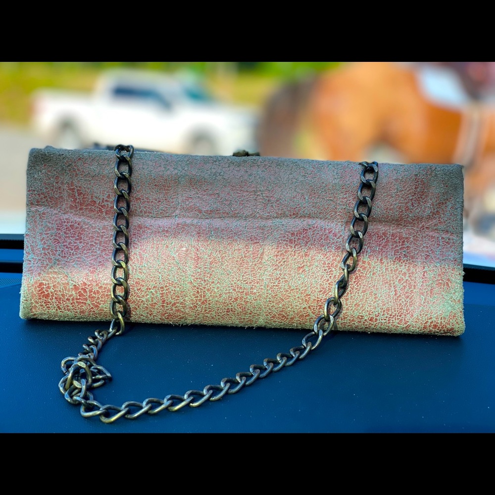 HOBO Distressed Clutch GUC